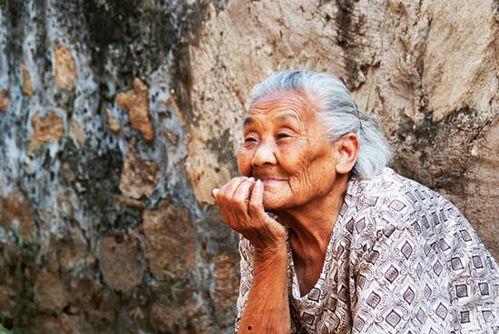 老人梦见抱瓜回家吃,老人抱瓜回家吃