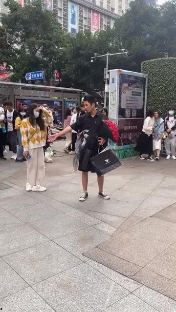 吃瓜现场尴尬瞬间