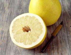 吃哈密瓜完吃柚子,尽享夏日果香盛宴